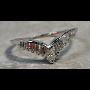 14k white gold diamond crown ring